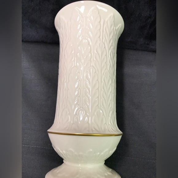 Lenox Vase, Autumn Leaf pattern 24k gold trim - Picture 5 of 6